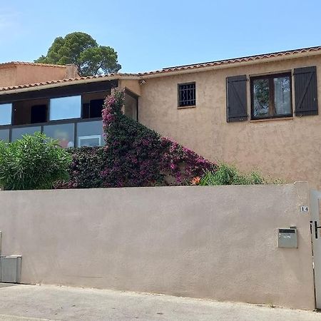 Appartement En Rez De Jardin Et Terrasse Ds Villa Hyeres Bagian luar foto