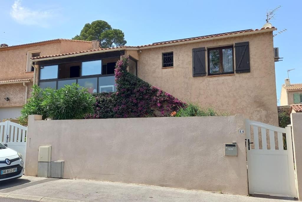 Appartement En Rez De Jardin Et Terrasse Ds Villa Hyeres Bagian luar foto