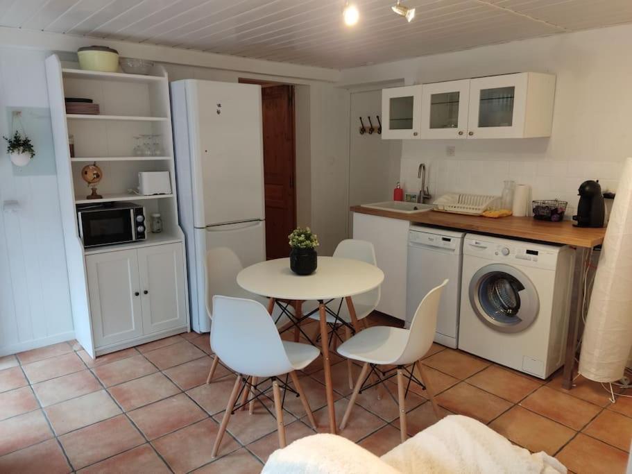 Appartement En Rez De Jardin Et Terrasse Ds Villa Hyeres Bagian luar foto
