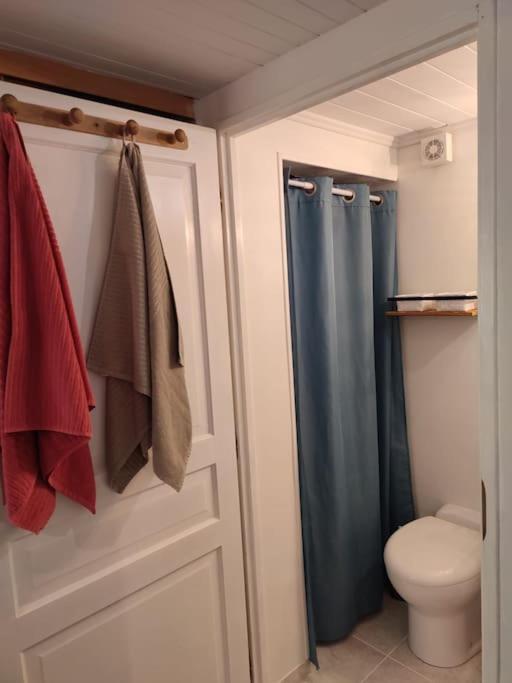 Appartement En Rez De Jardin Et Terrasse Ds Villa Hyeres Bagian luar foto