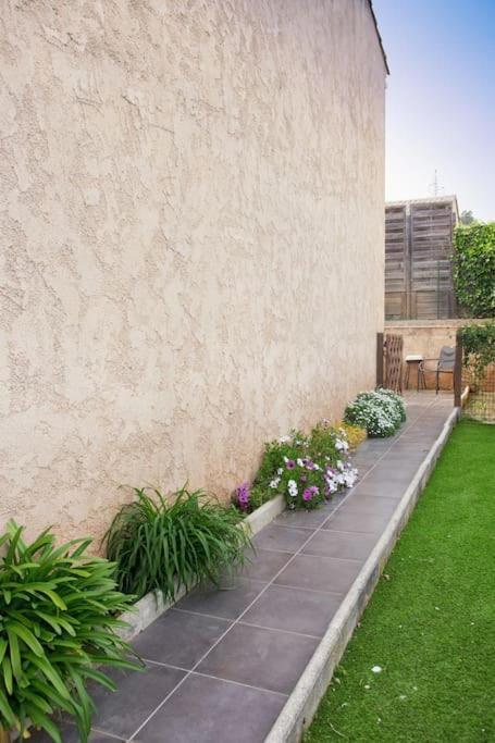 Appartement En Rez De Jardin Et Terrasse Ds Villa Hyeres Bagian luar foto