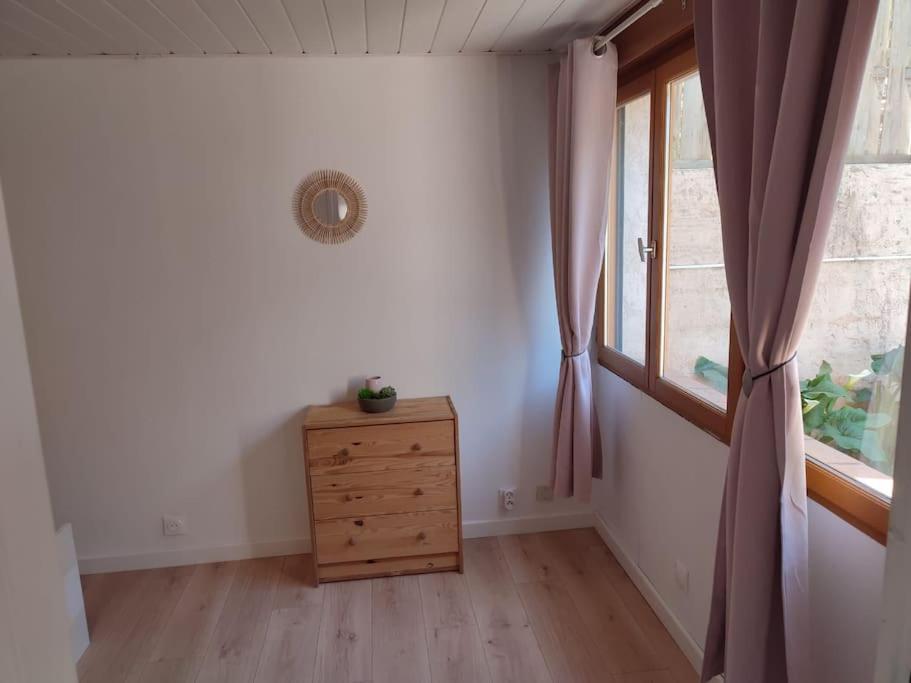 Appartement En Rez De Jardin Et Terrasse Ds Villa Hyeres Bagian luar foto