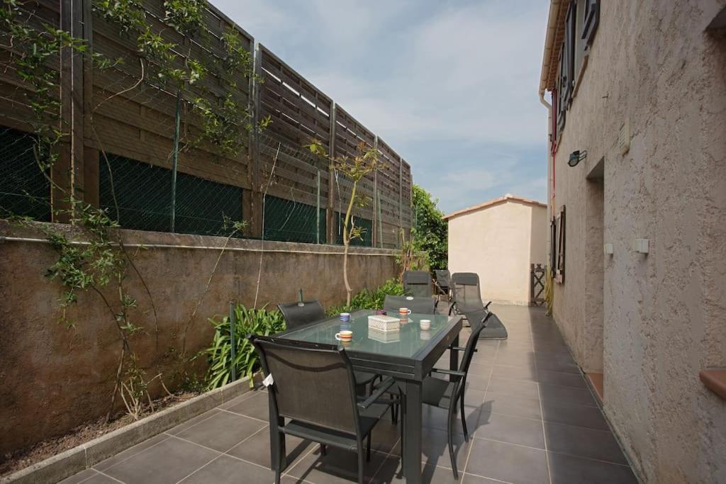 Appartement En Rez De Jardin Et Terrasse Ds Villa Hyeres Bagian luar foto